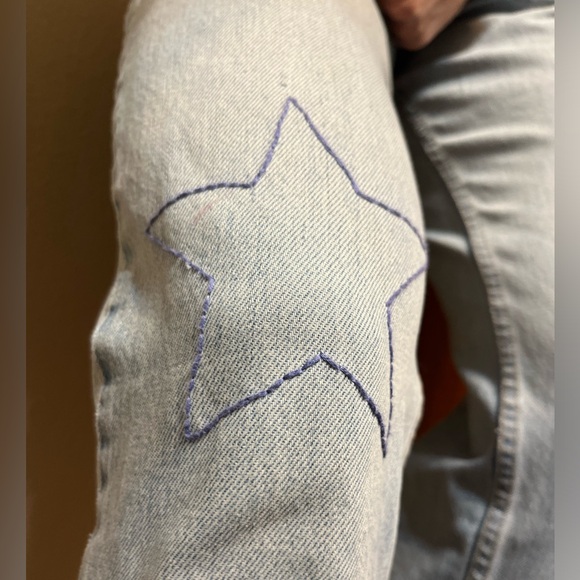 Vintage Levi’s 505 High Rise Embroidered Light Wash Jeans - Picture 6 of 12